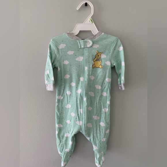 Winnie the Pooh 0-3 month zippered sleeper set - Picture 2 of 4